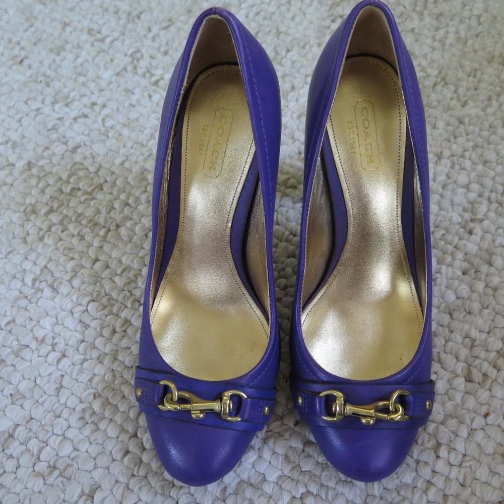 Coach Women's Heels Size 7B Purple w/ Gold Buckle
